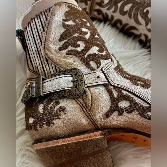NIB Corral Distressed Beige/Brown 3D Bristle Embroidered Ankle Boots - Picture 11 of 14